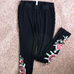Monoreno embroidered leggings